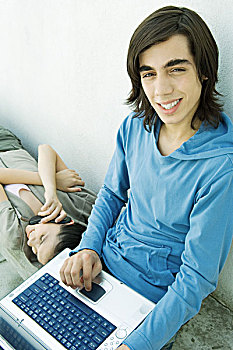 gio vang mb